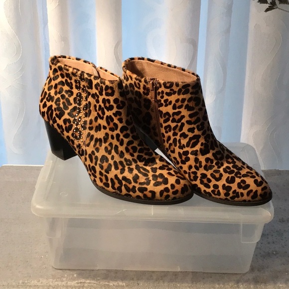 vionic leopard booties